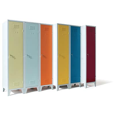 Retro design metal locker – clean and messy industry